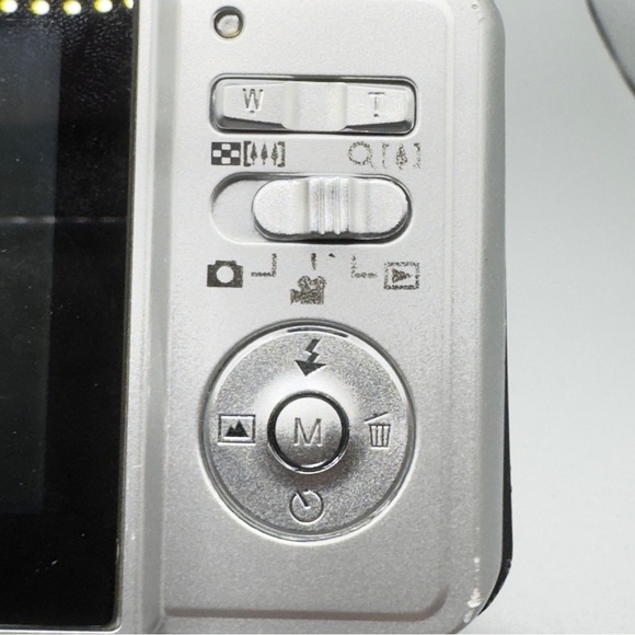 Digital Concepts Silver Digital Camera Non-Working Corroded Battery with SD Card - Picture 5 of 9